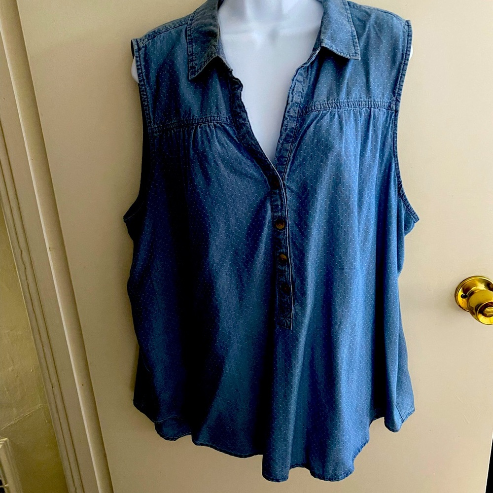 Denim sleeveless shirt